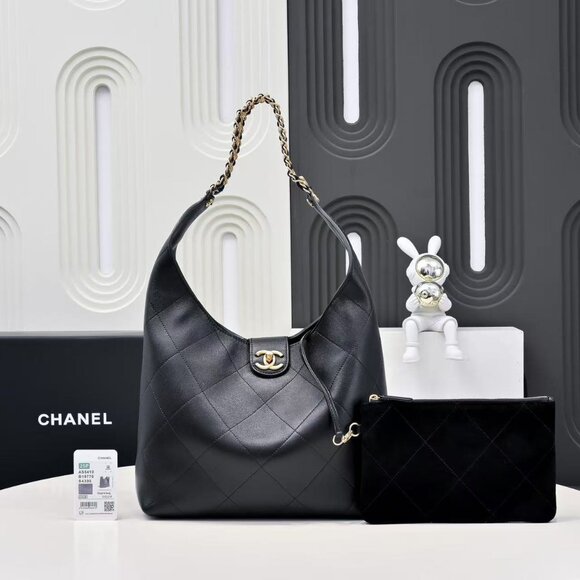 Classic CHANEL Bag: A Stylish and Versatile Choice for Elegance - Picture 1 of 6